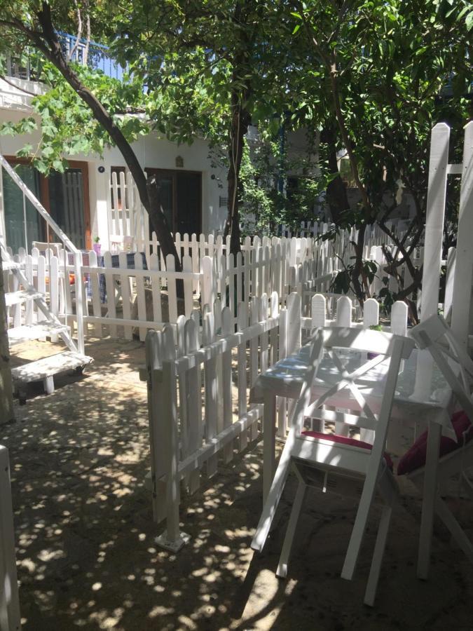 Iyon Pansiyon Foca Exterior photo